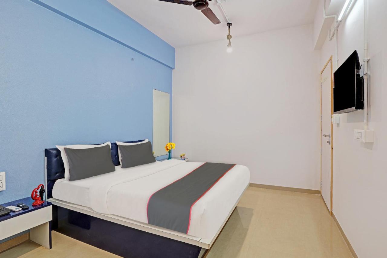 Hotel Solitaire, Best Luxurious Hotel Ac Rooms In Сурат Екстериор снимка