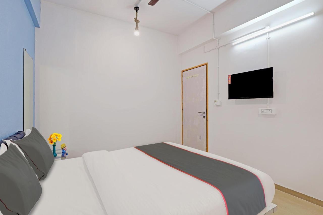 Hotel Solitaire, Best Luxurious Hotel Ac Rooms In Сурат Екстериор снимка