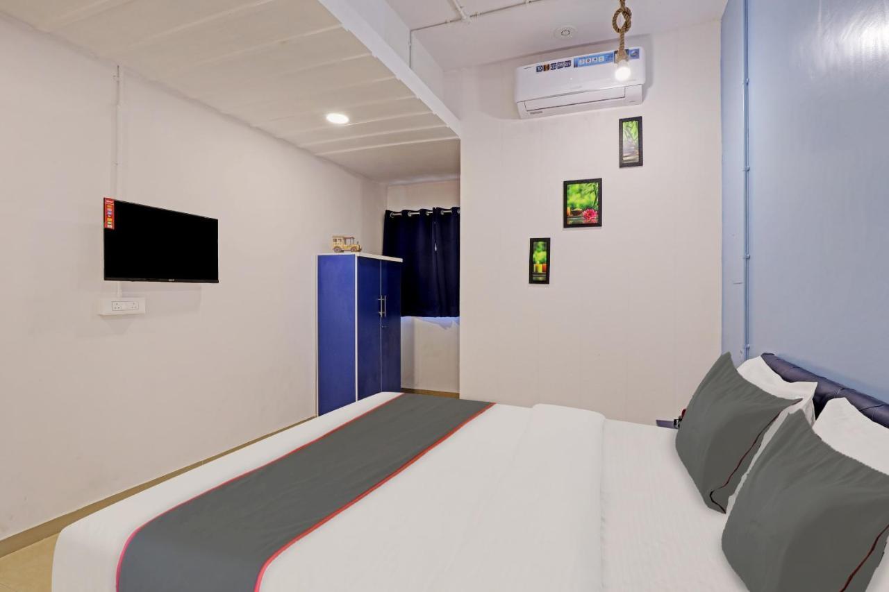 Hotel Solitaire, Best Luxurious Hotel Ac Rooms In Сурат Екстериор снимка